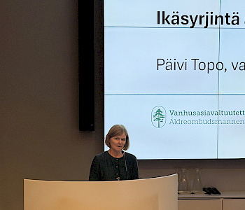 Vanhusasiainvaltuutettu Päivi Topo kertoo ajankohtaisista vanhusasioista sekä kiittää EETUa hyvästä ja hedelmällisestä yhteistyöstä